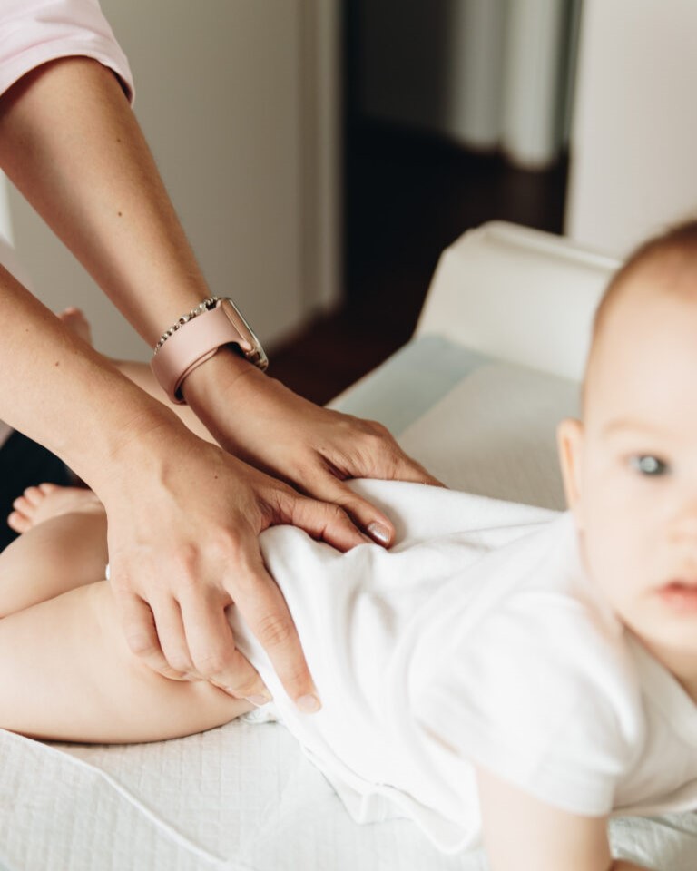 corso di massaggio infantile per neo genitori a carate, in provincia di monza e brianza